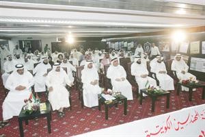 دفاضل صفر ومحسام الخرافي في مقدمة الحضور
