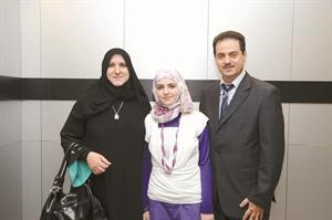 ابرار رامي مع والديها
﻿
