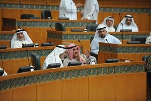 ﻿سمو رئيس الوزراء الشيخ ناصر المحمد ودمحمد البصيري خلال الجلسة﻿