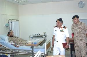 احد الضباط خلال الحملة﻿