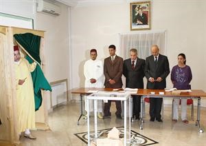 الملك محمد السادس لدى ادلائه بصوته في الاستفتاء على الدستور الجديد﻿
