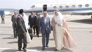 الوزير سامي النصف لدى وصوله وفي استقباله محمد بن عيسى﻿