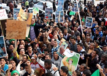 ليبيون يتهمون اللجان الشعبية بـ «إعدام» ذويهم  لرفضهم المشاركة في مظاهرات تأييد للقذافي