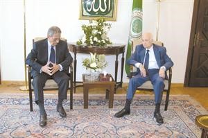 نبيل العربي خلال لقائه عمرو موسى امس الاول	ناصر عبد السيد﻿