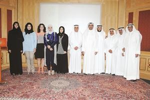 دانور اليتامى مع المكرمين في الحفل