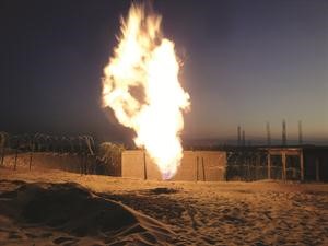 ارتفاع السنة اللهب بعد تفجير انبوب الغاز في سيناء اپ

