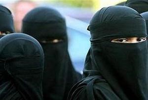 رئيس الحكومة النيوزيلندي يدعو إلى التسامح بعد ضجة أثارها منع منتقبة سعودية.. ومجموعة مسلمة تتهم حكومة ولاية أسترالية بممارسة الإكراه السياسي ضد المسلمين 