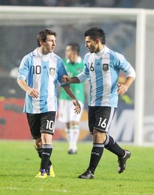 اغويرو وميسي يسعيان لقيادة الارجنتين للفوز بكاس كوبا اميركا افپ﻿