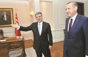 الرئيس التركي عبدالله غول مستقبلا رئيس الحكومة رجب طيب اردوغان﻿