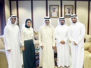 الشيخ ثامر الجابر متوسطا مزينب لاري ومفهد العازمي وممهدي كرم ومعهدي العتيبي﻿