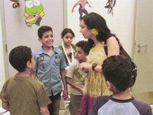زهرة الخرجي مع الاطفال في المستشفى﻿