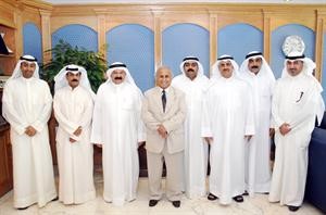 دعبداللطيف البدر خلال لقائه وفد مجلس ادارة الصندوق