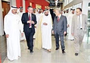 صاحب السمو الشيخ دسلطان بن محمد القاسمي وجولة داخل المبنى