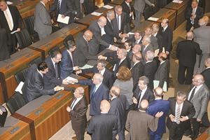 ونواب 8 اذار يهنئون وزراء الحكومة بالثقة محمود الطويل