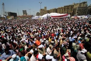 مليونية جمعة الثورة اولا في ميدان التحرير ولم يعد هناك موطئ لقدم قبل صلاة الجمعة امس اپ