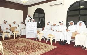 د فيصل المسلم متحدثا خلال الندوة امس الاول متين غوزال