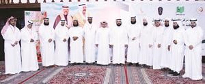 دجمعان الحربش متوسطا المشاركين في الحفل﻿