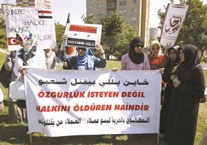 سوريات تظاهرن ضد النظام السوري في انقرة امس افپ