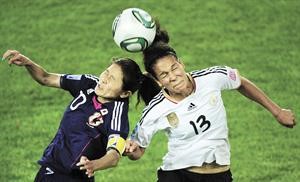 اليابانية هوماري ساوا تصارع الالمانية سيليا اوكوينو	 افپ﻿