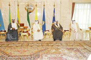صاحب السمو الامير الشيخ صباح الاحمد مستقبلا سمو رئيس الوزراء الشيخ ناصر المحمد وعبدالوهاب الهارون بحضور سمو ولي العهد الشيخ نواف الاحمد
