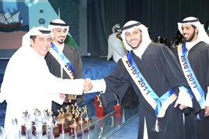 العمر مشاركا في حفل تخرج طلبة كلية الهندسة
