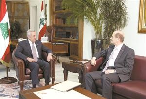 الرئيس ميشال سليمان مستقبلا الوزير مروان شربل في بعبدا امس محمود الطويل