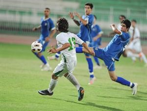 ازرق الشباب يعول كثيرا على جهود المهاجم يوسف نجف
