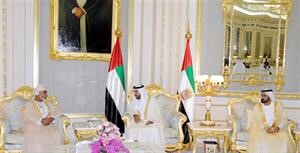 جانب من محادثات السلطان قابوس مع رئيس الامارات الشيخ خليفة بن زايد وحاكم دبي الشيخ محمد بن راشد في الامارات امس وام
