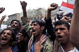 مناهضون للرئيس اليمني على عبدالله صالح يتظاهرون في صنعاء امس 	اپ﻿