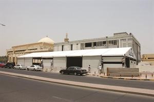 العمل على قدم وساق لتجهيز الخيام﻿