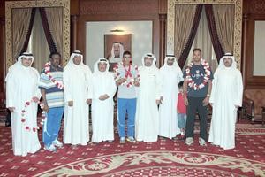 وفد الهيئة في استقبال البطلين علي الزنكوي ومحمد العازمي
