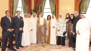 صاحب السمو الامير الشيخ صباح الاحمد مستقبلا اعضاء اللجنة الشعبية الكويتية - المصرية للوفاء لمصر

