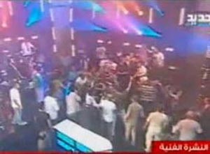لقطة ماخوذة عن الفيديو للهجوم الذي تم على الحلاني والرحباني اثناء البرنامج