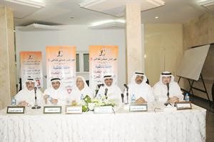 الزميل مفرح الشمري اثناء ادارته للحلقة بمشاركة القنة وناجي والرشود ومحارب وعبدالمحسن الشمري 	انور الكندري﻿