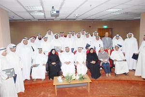 صورة تذكارية للوزير دفاضل صفر مع المكرمين والمكرمات
