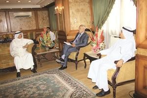 المستشار فيصل الصرعاوي خلال لقائه المستشار تيمور مصطفى كامل﻿