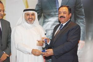 السفير العبادي مكرما فهد الغيص﻿