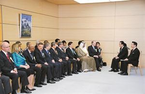 الشيخ احمد الفهد وجاك روغ واعضاء المكتب التنفيذي خلال لقائهم مع رئيس الوزراء الياباني ناوتو كان	رويترز﻿