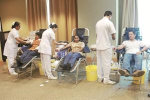 حملة للتبرع بالدم نظمها ماريوت الكويت