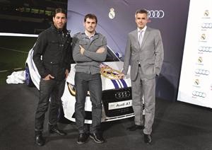 لاعبا فريق ريال مدريد خلال الترويج لسيارات اودي
