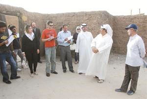 ومع الشيخ دعيج الخليفة والصحافة في لوكيشن التصوير﻿