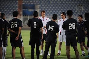 تالاييتش يعطي تعليماته للاعبين قبل بدء التدريب هاني الشمري﻿