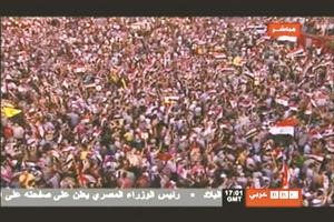 صورة ماخوذة عن بي بي سي لسوريين احتشدوا في ساحة الامويين تاييدا للاسد