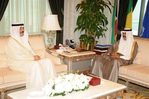 سمو ولي العهد الشيخ نواف الاحمد مستقبلا الشيخ محمد الخالد﻿