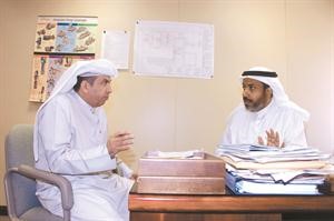 م منصور بومجداد متحدثا للزميل فرج ناصر قاسم باشا