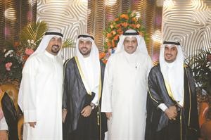 الزميل احمد العنزي وخالد الشمري يباركان﻿