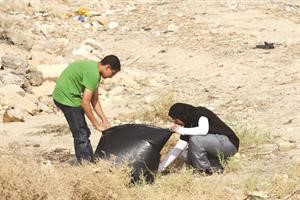 همة ونشاط وتعاون في تنظيف الشواطئ﻿