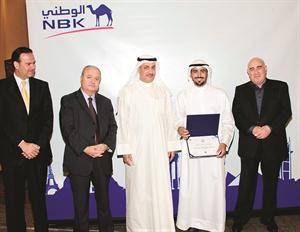 ومكرمون احد الخريجين
