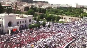 صورة ماخوذة عن الانترنت لجانب من المتظاهرين في ساحة العاصي في حماة