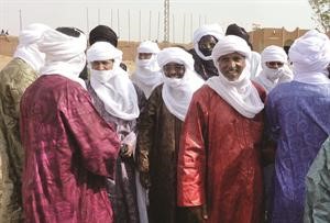 عدد من مقاتلي الطوارق السابقين الذين كانوا يقاتلون الى جانب قوات القذافي افپ